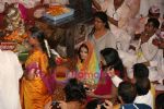 Amrita Rao, Shreya Ghoshal seeks blessings from Lalbaug Ka Raja Ganpati on 30th Aug 2009 (9).jpg